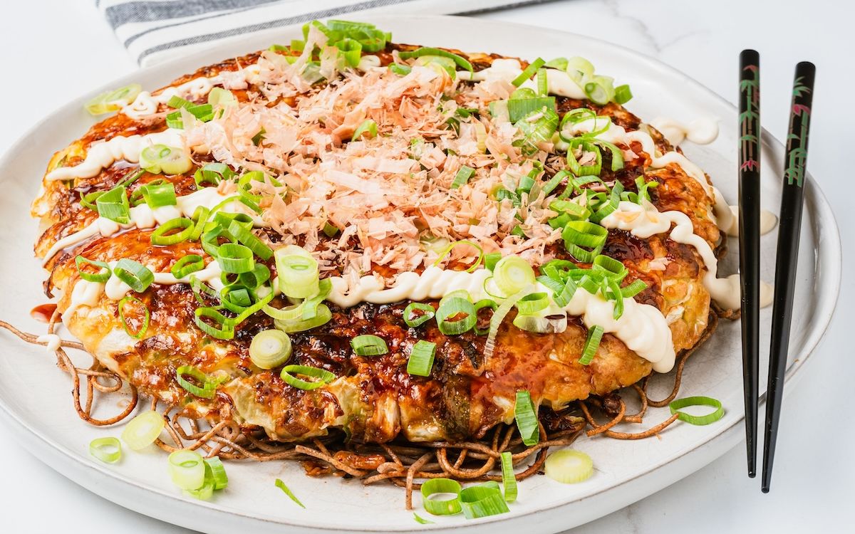 Okonomiyaki - Món ăn đặc trưng Osaka và Hiroshima